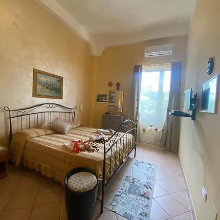 בית נופש Casetta Pinetamare טרופאה