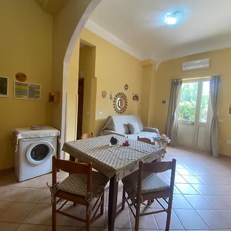 Holiday home Casetta Pinetamare Tropea